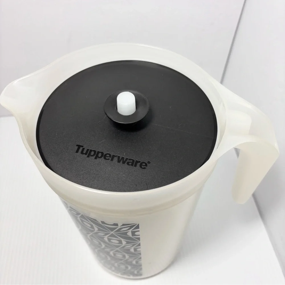 Tupperware Pitcher‎ 2 Quart Push Button with Infuser Deco Vibe Black
